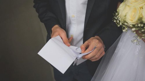 Pasangan Pengantin Ini Masih Tagih Tamu Amplop Kondangan setelah 1 Th Menikah, Alasannya...