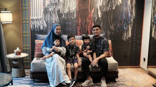 Terpopuler: Potret Lindswell Kwok Eks Atlet Wushu RI Bareng Keluarga