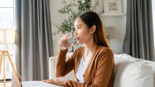 Mengenal Air Mineral Terbaik, Kandungan dan Bedanya dengan Air Putih Biasa