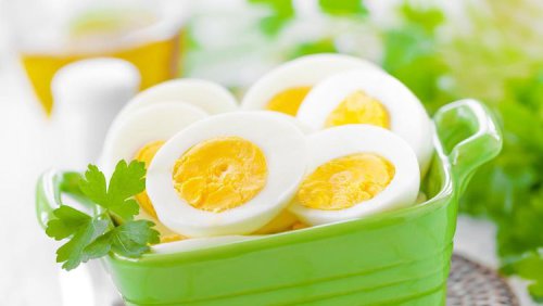 Efektivitas diet telur rebus, Risiko diet telur rebus, Makanan yang dianjurkan saat diet telur rebus:, Makanan yang harus dihindari:, Cara Diet Telur Rebus Agar Berat Badan Turun Lebih dari 10 Kg