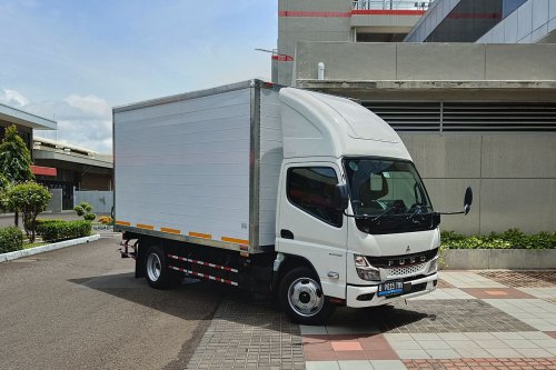 Truk Listrik eCanter Bisa Disewa, Biaya mulai Rp 35 Juta per Bulan