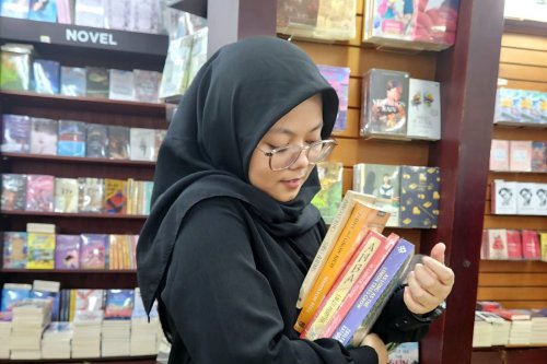 Saat Gaji Tak Lagi untuk Diri Sendiri, Cerita Dian dan Realitas Generasi Sandwich
