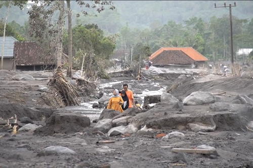 Update Erupsi Semeru: Pengungsi Mulai Pulang, Jalur Lumajang&ndash;Malang Kembali Dibuka
