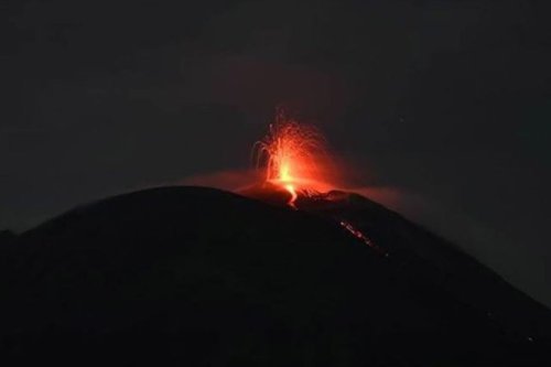 Status Gunung Ile Lewotolok di NTT Naik ke Level Siaga, Ribuan Kali Erupsi dalam 15 Hari