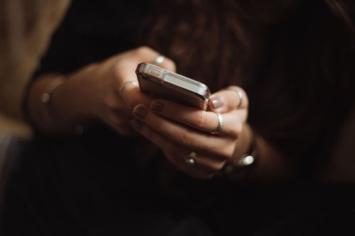 Kapan Sebaiknya Menghubungi Mantan Setelah Lost Contact? Ini Kata Pakar