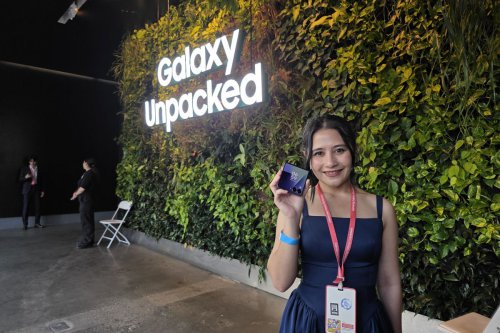 Tipisnya Samsung Z Fold 7 dan Z Flip 7 Curi Perhatian Prilly Latuconsina dan Arief Muhammad