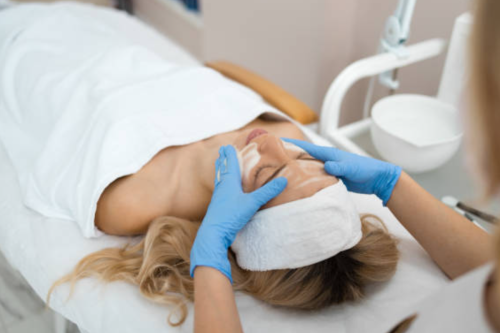 Perawatan Jerawat di Klinik Kecantikan, Apakah Ada Efek Sampingnya? Dokter Jelaskan