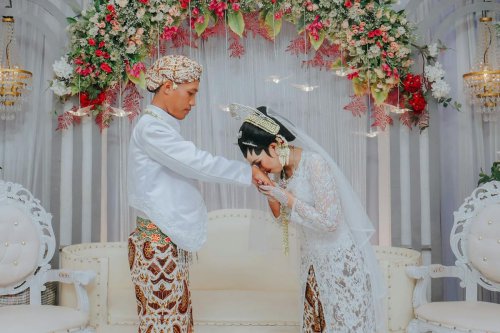 Kenapa Orang yang Takut Menikah Sering Julid pada Pasangan yang Menikah?