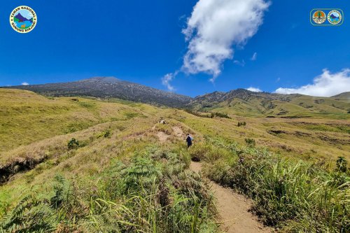 Beda Gaya Turis Asing dan WNI Saat Mendaki Gunung Rinjani