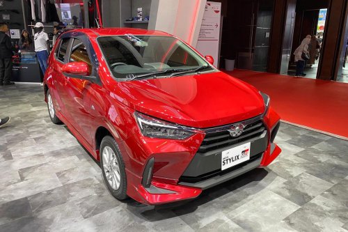 BYD Atto 1, Toyota Agya, LCGC, mobil bensin, mobil listrik, BYD Atto 1 vs Toyota Agya: Biaya Operasional Bisa Hemat Rp 1 Juta