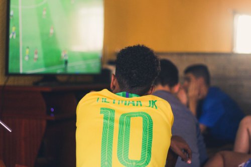 Pemilik Warung di Solo Jadi Tersangka Kasus Nobar Tanpa Lisensi, Biaya Hak Siar Dinilai Berat bagi UMKM
