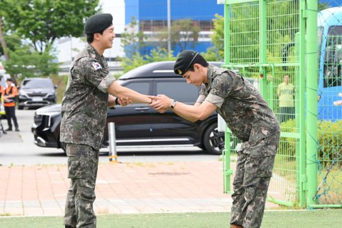 RM dan V BTS Selesai Wamil, Mengapa Pria di Korea Selatan Harus Wajib Militer?