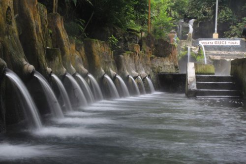 BERITA FOTO: Beda Sebelum dan Sesudah Kawasan Wisata Guci Tegal Diterjang Banjir Bandang