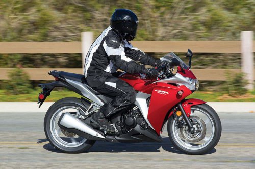 Bahaya Jalan Lengang: Waspada Rasa Aman Palsu Pengendara Motor