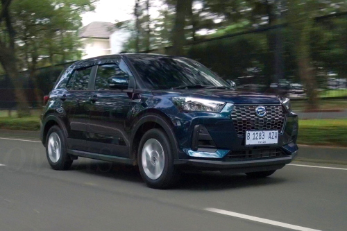 Pajak Jakarta Rp 0, Seberapa Hemat Geely EX2 dibanding Rocky Hybrid?
