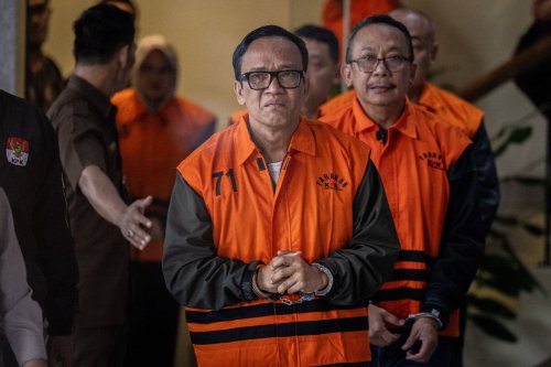 Jadi Tersangka KPK, Wamenaker Immanuel Ebenezer Menangis dengan Tangan Terborgol