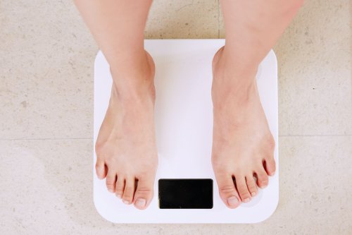 Berat Badan Naik Karena Stres? Ketahui Alasannya di Sini