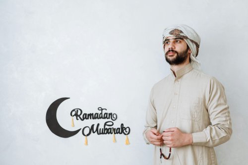 Inspirasi Outfit Pria yang Cocok untuk Kumpul Keluarga Saat Lebaran