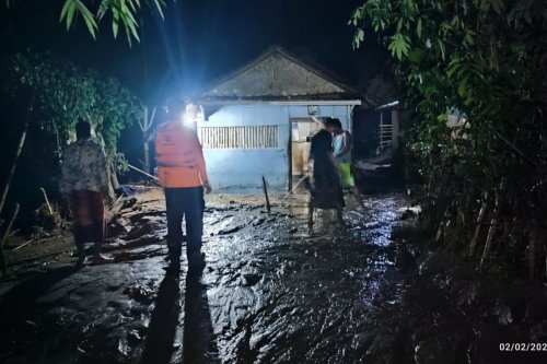 Staf Kecamatan Panti Hanyut Saat Banjir Jember, Sempat Bawa Keluarga Mengungsi