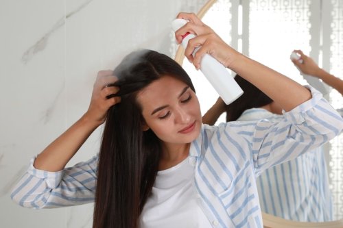 Apakah Hairspray Berbahaya bagi Rambut? Simak Penjelasannya