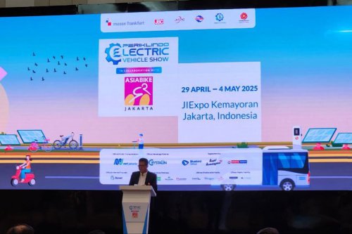 PEVS, mobil listrik, mobil baru, pameran otomotif, Daftar Mobil Listrik Baru yang Meluncur di PEVS 2025