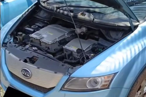 [POPULER OTOMOTIF] Taksi Listrik Bekas Dijual dan Video Warga Ngamuk di Samsat