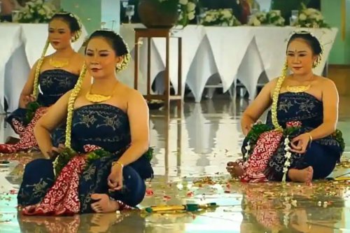 Mengenal&nbsp;Tari Bedhaya Anglir Mendhung, Penari Harus Menjalani Sejumlah Ritual, Ditampilkan Pada Puncak Prosesi Tingalan Jumenengan, Simbol Legitimasi dan Ingatan Sejarah, Tari Bedhaya Anglir Mendhung, Puncak Sakral Tingalan Jumenengan ke-4 Mangkunegara X
