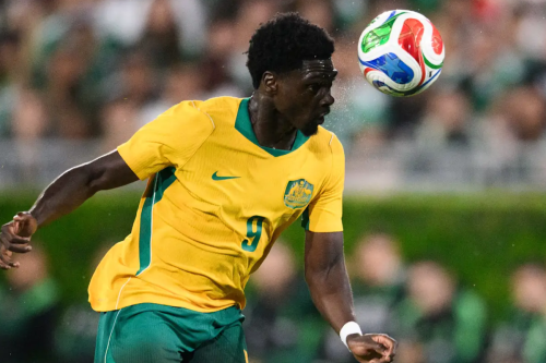 Dari pengungsian menuju panggung dunia, Sahabat seperjuangan, Mabil dan perjalanan panjang dari perang saudara Sudan, Wajah baru sepak bola Australia, Adelaide, pabrik talenta tersembunyi, Jadi simbol keberhasilan masyarakat multikultural, Kisah 3 Anak Pengungsi Afrika yang Kini Perkuat Australia di Piala Dunia 2026