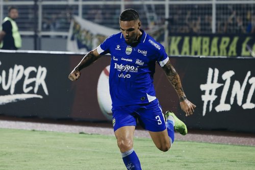 Layvin Kurzawa Potensi Absen bagi Persib Sampai Akhir Musim