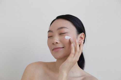 Top 10+ Sunscreen Lokal Terbaik 2026, Ringan dan Nyaman untuk Harian