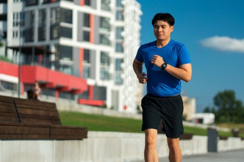 Jalan Kaki 8.500 Langkah Sehari Bisa Bantu Jaga Berat Badan Tetap Stabil