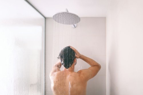 Mandi Air Dingin Disebut Bisa Bantu Turunkan Berat Badan, Ini Penjelasannya
