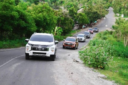 Teknik Aman Mengemudi Mobil Matik di Turunan