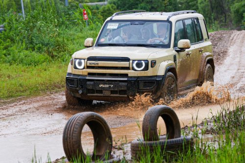 Jajal iCar V27 di Medan Off-road, Tenaga Besar dan Handling Pintar