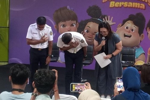 Dirut KAI Tundukkan Badan dan Sampaikan Maaf Usai 80 Perjalanan Batal Imbas Kereta Anjlok