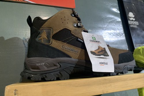 Daftar Harga Promo Sepatu Gunung di Indofest 2025, Tertarik Beli?