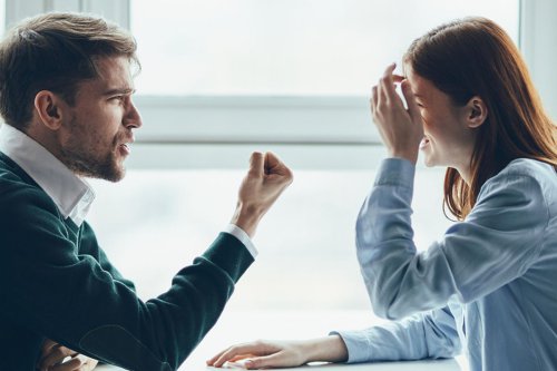 Red Flag Masing-masing Zodiak yang Jarang Disadari, Apa Saja?