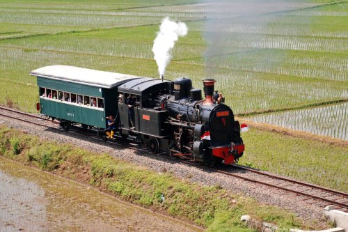Naik Kereta Uap Ambarawa&ndash;Tuntang, Wisman Terpukau Suasana Nostalgia