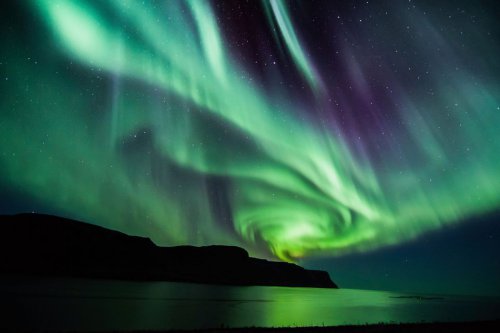 Badai Matahari Terbesar dalam 20 Tahun Picu Aurora Meluas, Ini Dampaknya