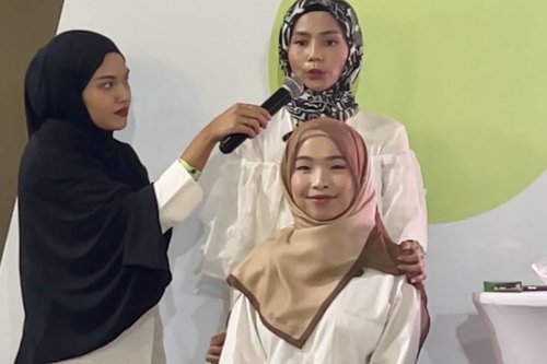 Top 5+ Langkah Tutorial Hijab Segi Empat agar Tampil Anggun Menurut Ahli