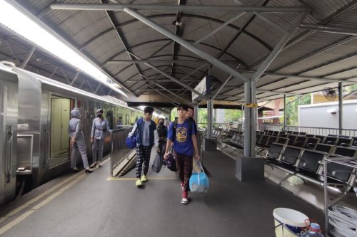 Kereta Tambahan KA Argo Anjasmoro dan KA Sancaka, Promo Diskon 20 Persen untuk Tiket Kereta Api, Penambahan 14 Perjalanan Kereta Api untuk Libur Panjang, Daftar Kereta Api Tambahan untuk Libur HUT ke-80 RI, Libur Panjang HUT ke-80 RI, KAI Daop 8 Surabaya Tawarkan Diskon dan Kereta Api Tambahan