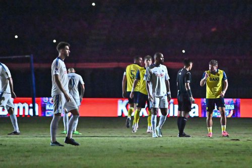 LIVE Arema FC Vs Oxford United: Lampu SJH Padam, Laga Berhenti Sejenak