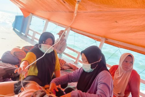 Top 13+ Jam Alami Pendarahan, Ibu Hamil di Pulau Sapudi Selamat Usai Menembus Laut 3 Jam