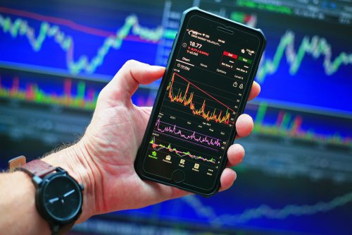 Trump Kenakan Tarif Impor China 145 Persen, Saham Perusahaan Teknologi Berguguran