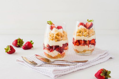 resep yoghurt parfait, Resep yoghurt parfait, cara membuat parfait yoghurt, resep fruit parfait, dessert praktis, ide dessert praktis, Resep Yoghurt Parfait, Dessert Praktis Cuma 3 Bahan