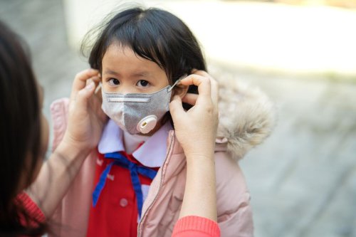 Top 5+ Cara Mencegah Anak Dicium Orang Lain Saat Silaturahmi, Menurut Dokter