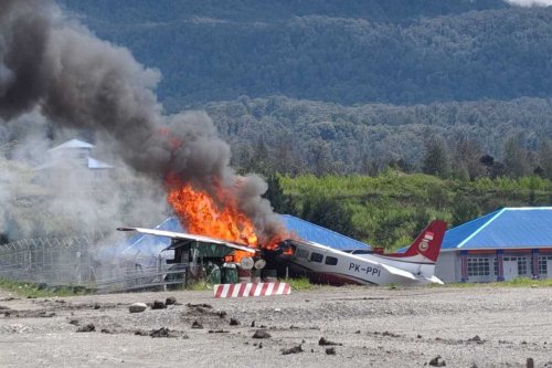Dua Pesawat Alami Insiden di Papua Tengah, Satu Terbakar dan Satu Gagal Mendarat