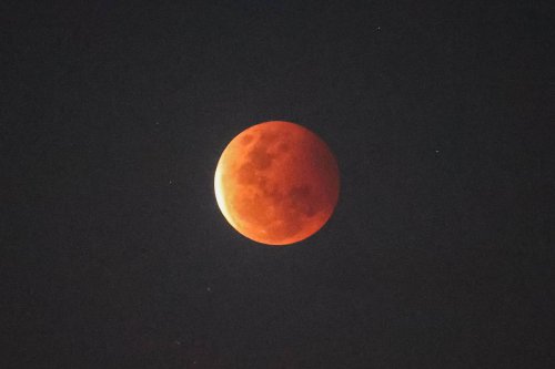 Fenomena Langka Blood Moon Sambangi Indonesia, Gerhana Bulan Total Mulai Malam Ini