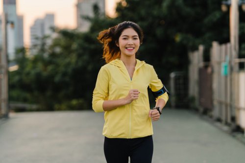 Top 5+ Rekomendasi Baju Olahraga Wanita yang Nyaman, Harga di Bawah Rp 200.000