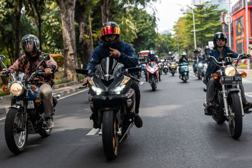 Komunitas Motor Ramaikan IIMS 2025 Lewat Sunmori
